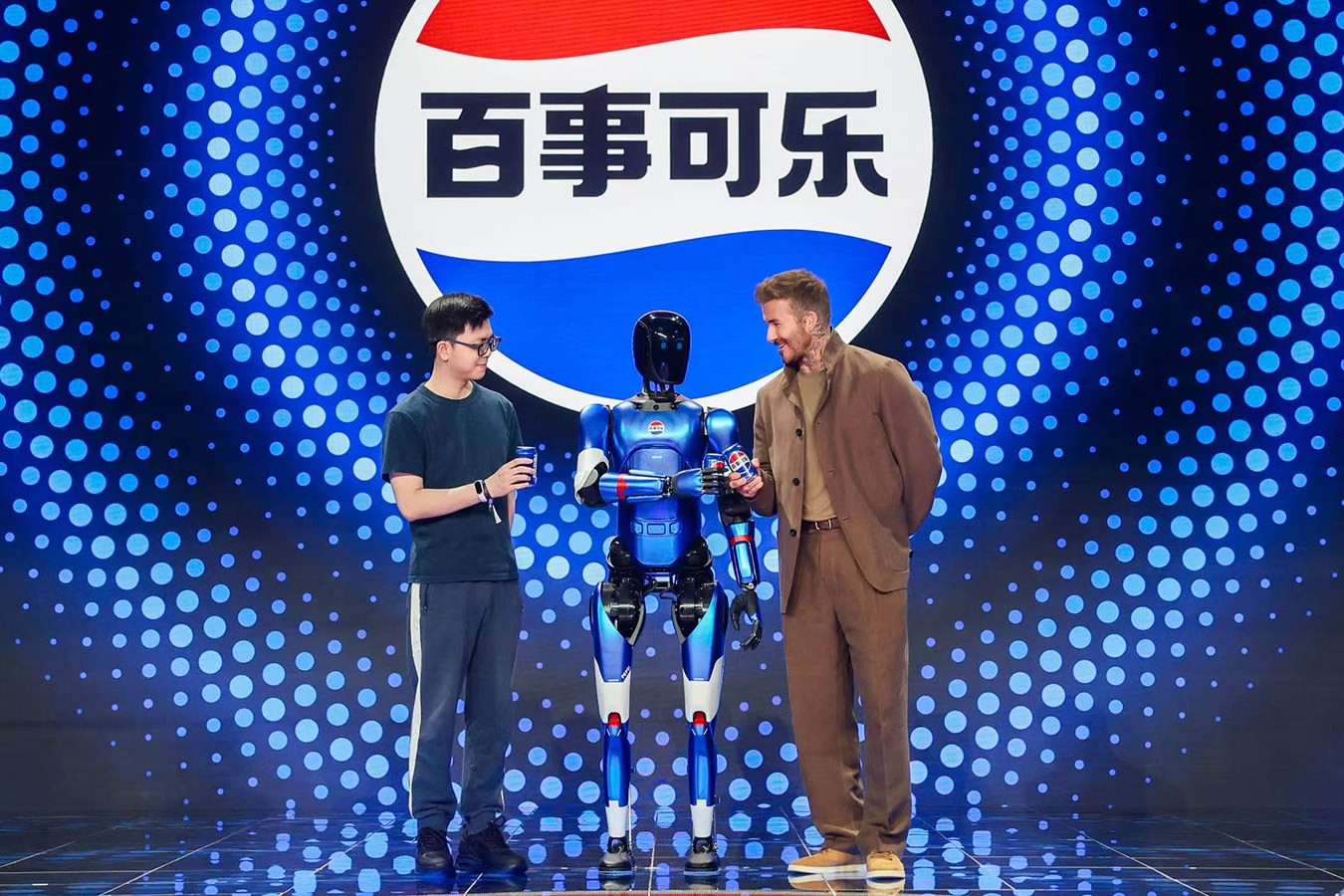 jcjc5500公海机器人携手百事中国共创“百事蓝宝” 共燃渴望新章